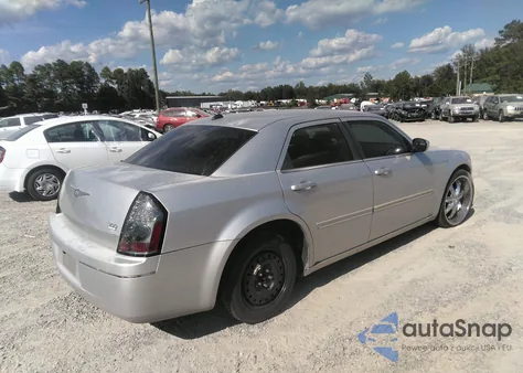 2005 Chrysler 300 Touring z USA, uszkodzony, nr VIN 2C3JA53G45H512214
